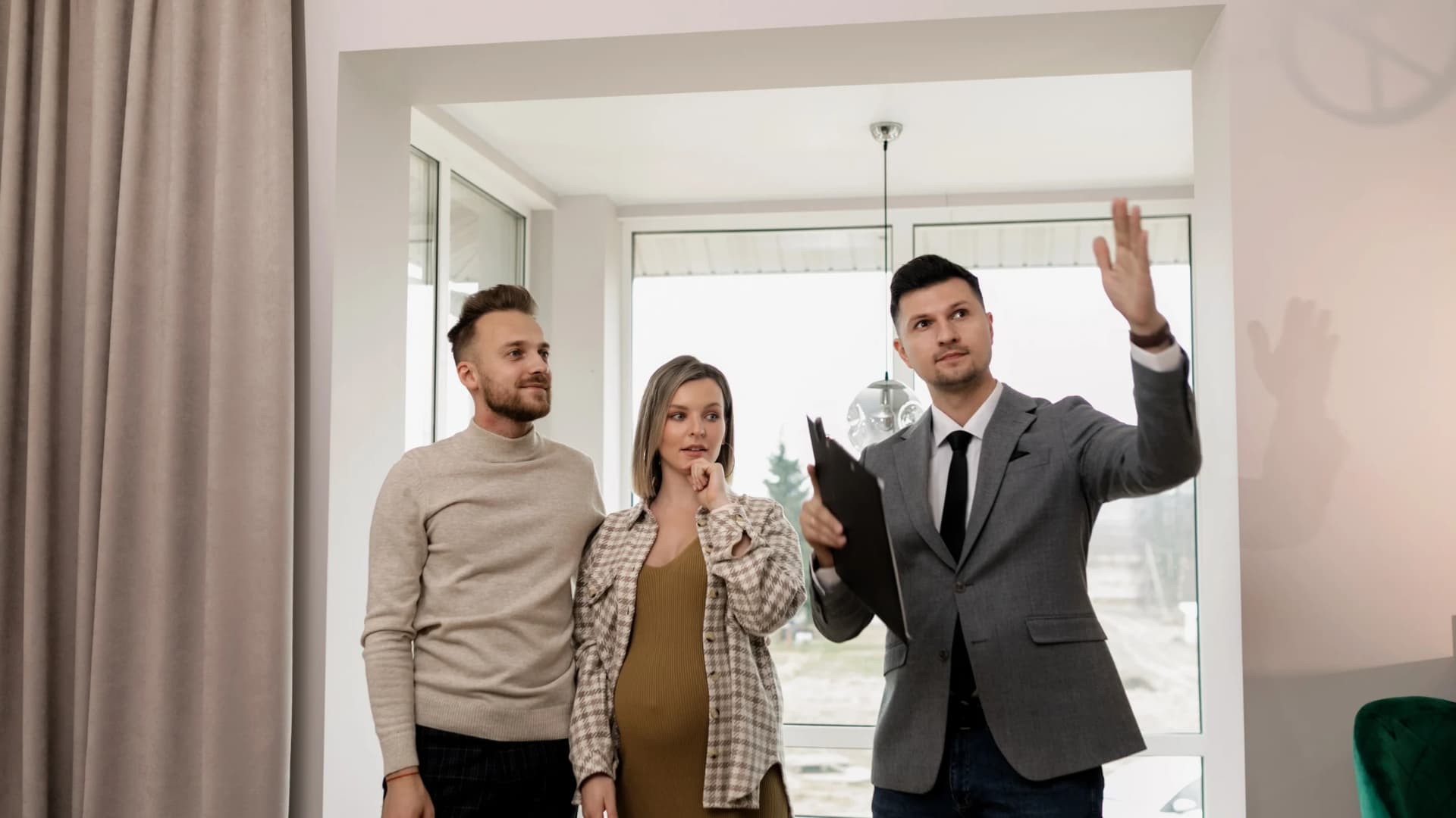 Akhir-akhir ini banyak yang terjun ke dunia properti?